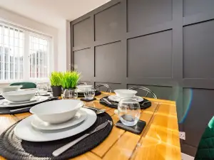 Premium 4-Bed House by Papermill, Deeside - Sleeps 6-7,Parking