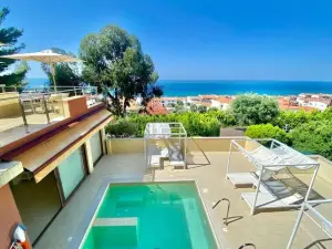 Rahoni Cronwell Hotel by Diomedes Group