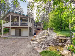 Rustic Escape w/ Deck, Hot Tub & Mountain Views