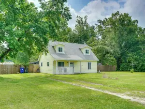 Family-Friendly Leland Home w/ Patio & Grill
