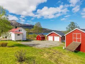 8 person holiday home in Inndyr