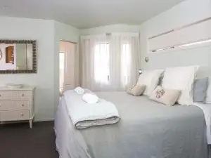 Chester Cottage Beachfront - Direct Ocean Access