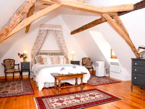 Explore the Magic of the Dordogne! les Chouettes Sleeps 14 to 16