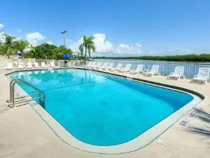Bay View, Studio206, Beach Steps Away! Pool+WiFi
