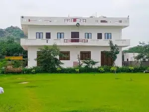 OYO 91054 Shree Nath Palace