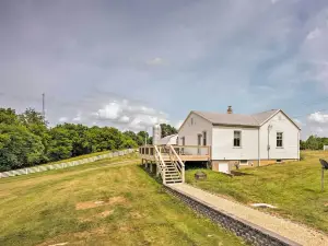 Cozy Missouri Retreat w/ Pool, Pond & Fire Pit!