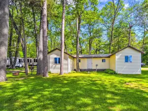 Stone Lake Cabin Grill and Access to Fishing!