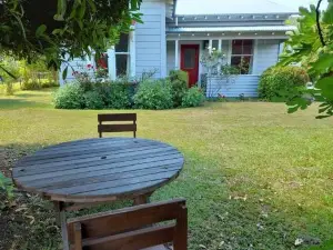 Riverlea Cottage - cosy, comfy, quiet, central