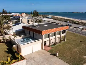 Coastal Sunset Paradise! Beach front & Ocean Views