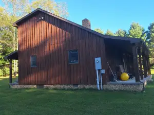 Charming Private Cabin that  is cozy and quiet.  Sleeps 7 with two bathrooms.