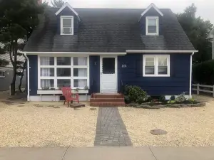 Cape Cod in LEHYC District, Close to Bay Village, Sleeps 14