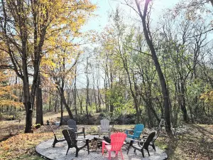 Luxury Stays at HoneyComb Home-Wine Country- Sleeps 10 w/ Game Room!