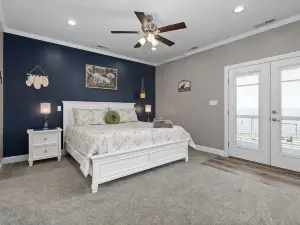 Waterfront Retreat w Dock, Boat Access, Parking, Kayaks, Firepit, Grill