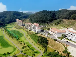 Baekhak Jayuro Resort
