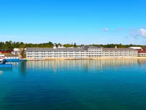 Hamilton Inn Select Beachfront Mackinaw City