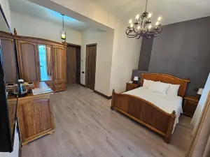 Old Avenue Hotel