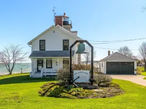 Sodus Point Home - Walkable to Beach!