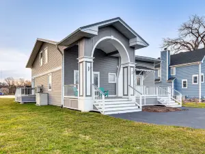 Home on Fox River Modern Decor Style!