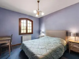 Beautiful Villa with Private Garden in Pineuilh