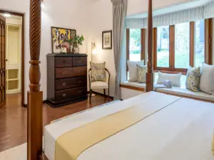 Emerald Leaf - Villa Frangipani