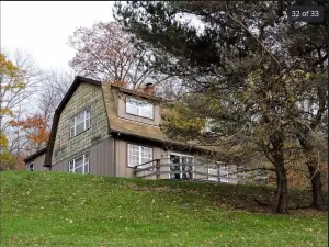 Breathtaking views. Hot tub. Private pond. Huge deck. Fast wifi.