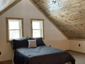The Curry Cottage- Country-Snowmobile trail accessible