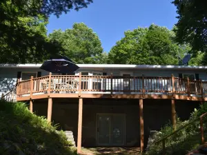 Lakeside Getaway in the Nicolet National Forest on Beautiful Butternut Lake