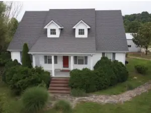 Cozy Farmhouse with 4 Bedrooms and 3 Baths