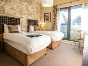 The White Hart, Wroughton