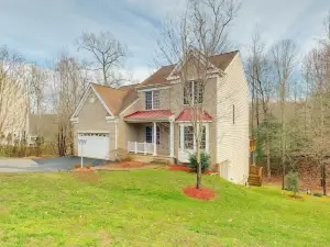 Walk to Potomac Creek: Apt in Fredericksburg