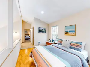 Beautiful & Spacious Family-Friendly Home w/Free WiFi, Deck, and Close to Lakes