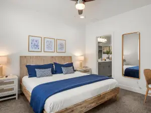 Blue Lake Townhouse ~ Close to Marina & Mike’s Market