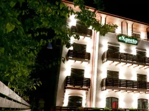 Expecto Apartments