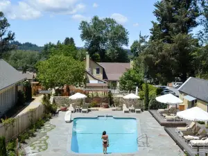 Farmhouse Inn