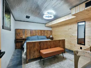 Sunset Hideaway - newly renovated cabin on Lake Chetac