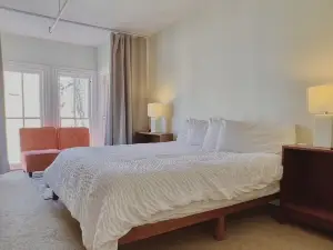 2 Bedroom Modern Loft in Heart of Downtown Medina with Elevator