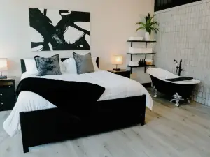 Mayor's Suite offers a cozy loft for rent with beautiful historical views