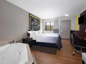 Super 8 by Wyndham Helen