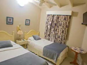 Bernie's Bed & Breakfast , A 3 Kilometros Del Aerop Ezeiza, Van ,in-Out, Free Ezeiza Airport