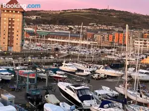 Swansea Marina & Arena View Mins to Beach & City