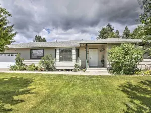 Sunny Home w/ Patio < 10 Mi to Lake Coeur d'Alene