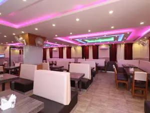 OYO 36042 Hotel Madhuban