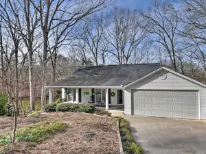 Large Lavonia Home w/ Party Dock on Lake Hartwell!