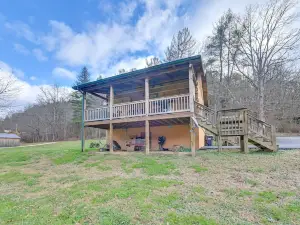 Pet-Friendly Cabin w/ Hot Tub in Daniel Boone NF