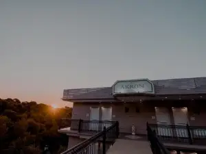 Akron Luxury Holidays