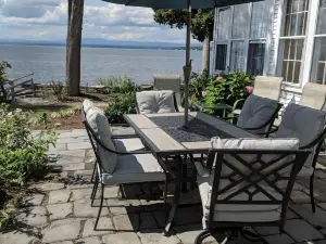 Beautifully Restored Farmhouse On Lake Champlain