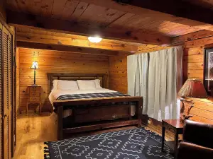 Boxley Valley cabin near Buffalo National River.