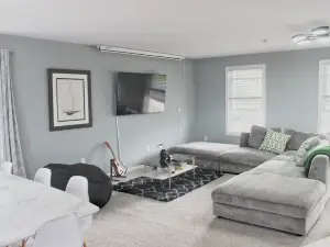 5 Bedroom Home, 13 mins away from Skyline Drive