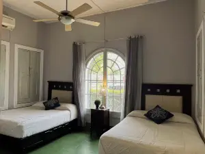 Suites Casa Blanca