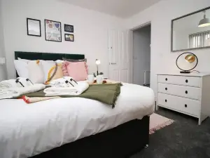 Isla House - Newport City Centre - Sleeps 7